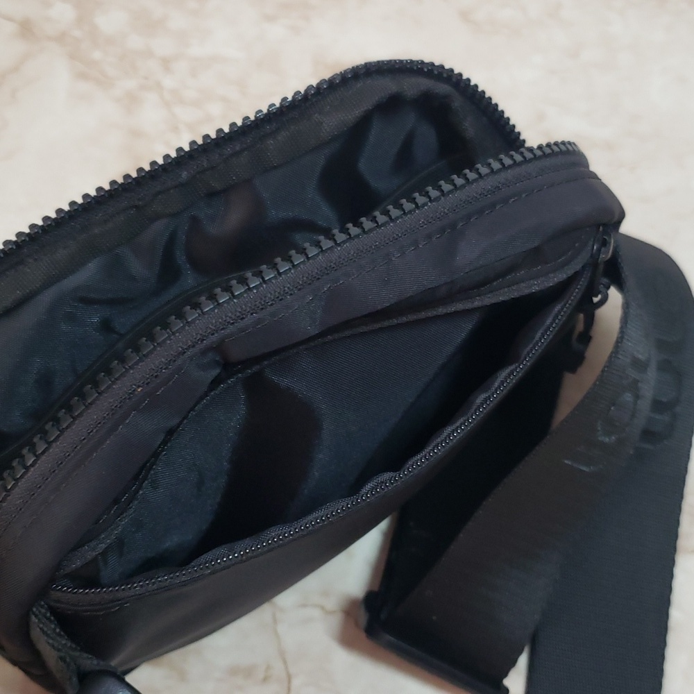 Lole Black Travel Pouch - Picture 5 of 5